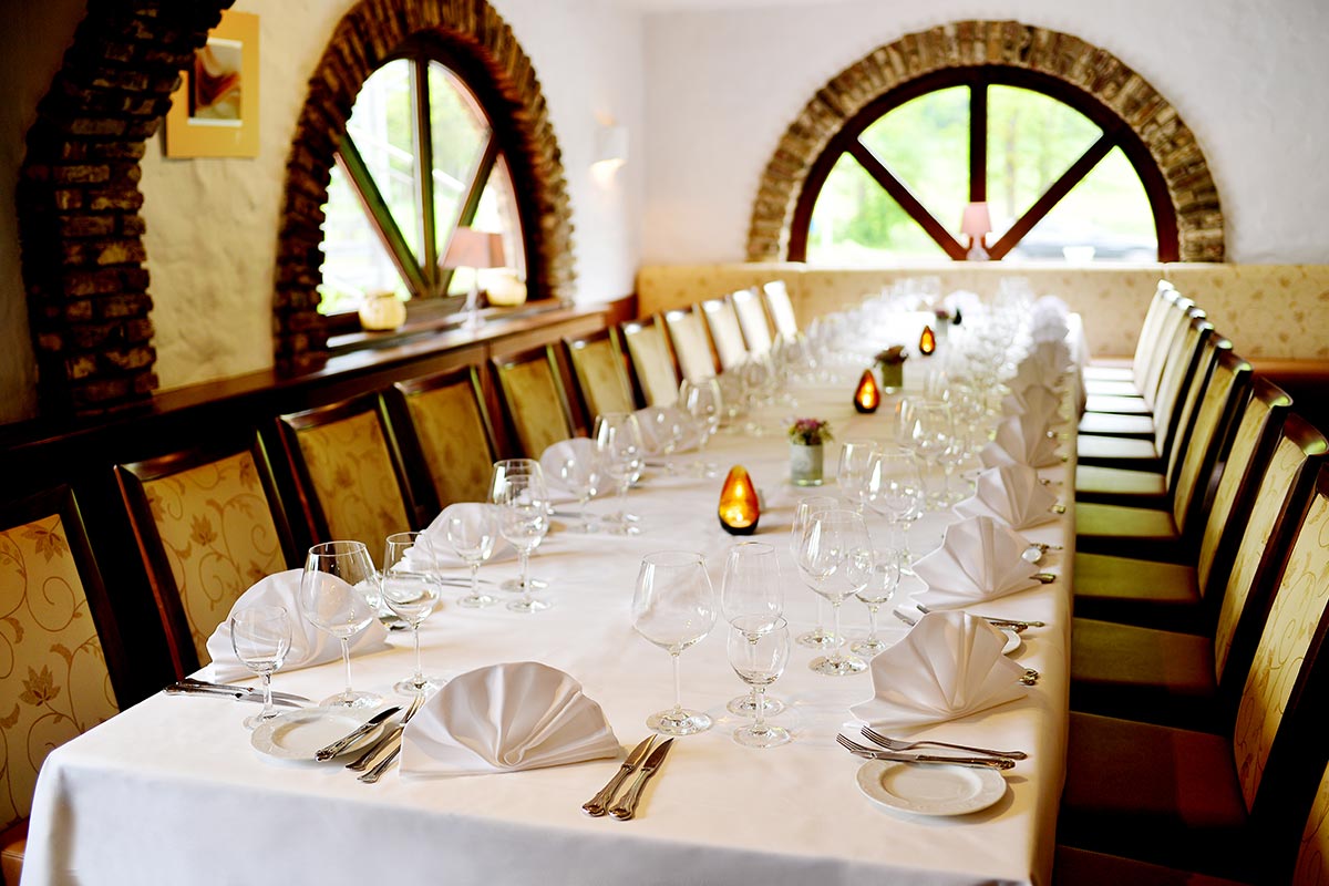 Tische für Gesellschaften im Restaurant Vichter Landhaus
